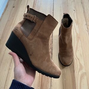 UGG Kasen Waterproof Wedge Ankle Boots Chestnut Brown Suede Buckle Womens 8